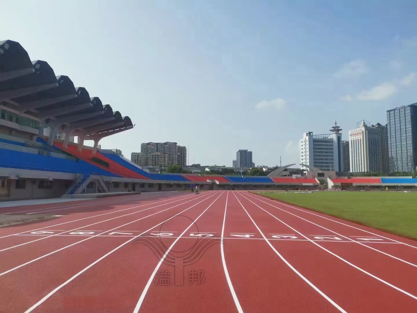 全塑型塑膠跑道