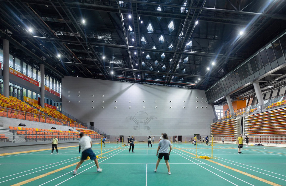 羽毛球場建設費用