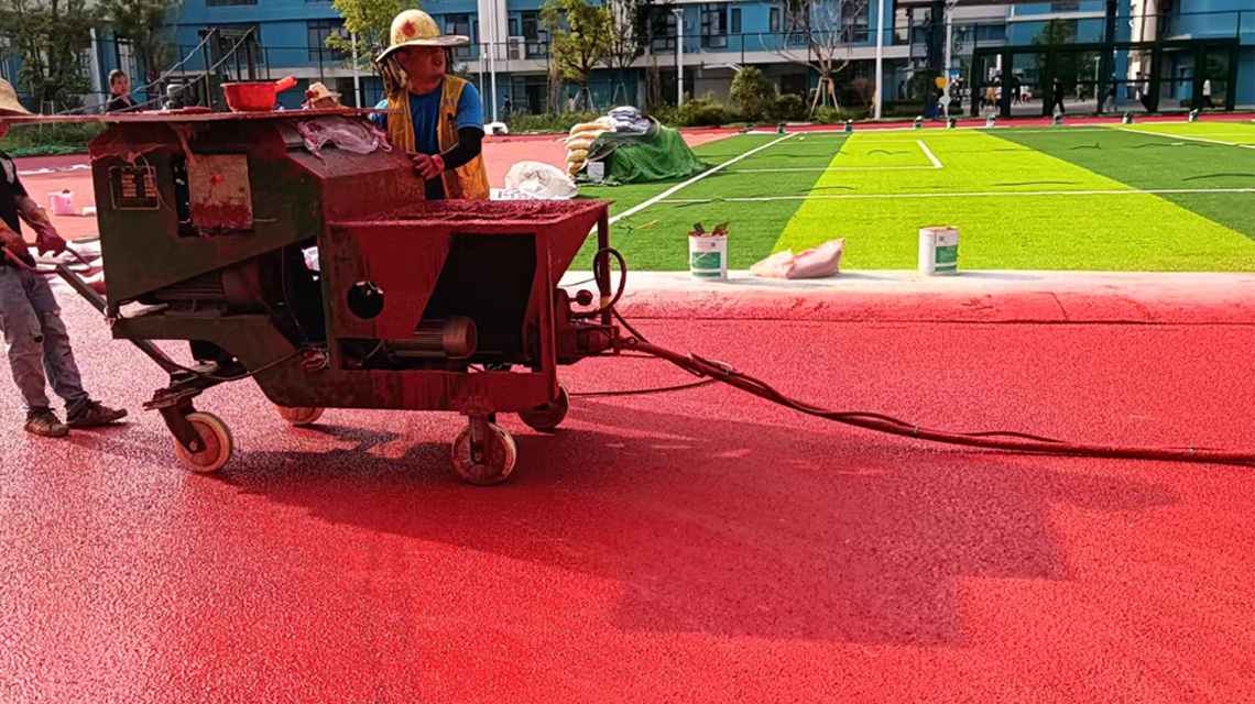 塑膠跑道優選指南:混合型與預制型深度解析